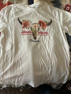 Wrangler White Tee with Floral Longhorn Graphic
